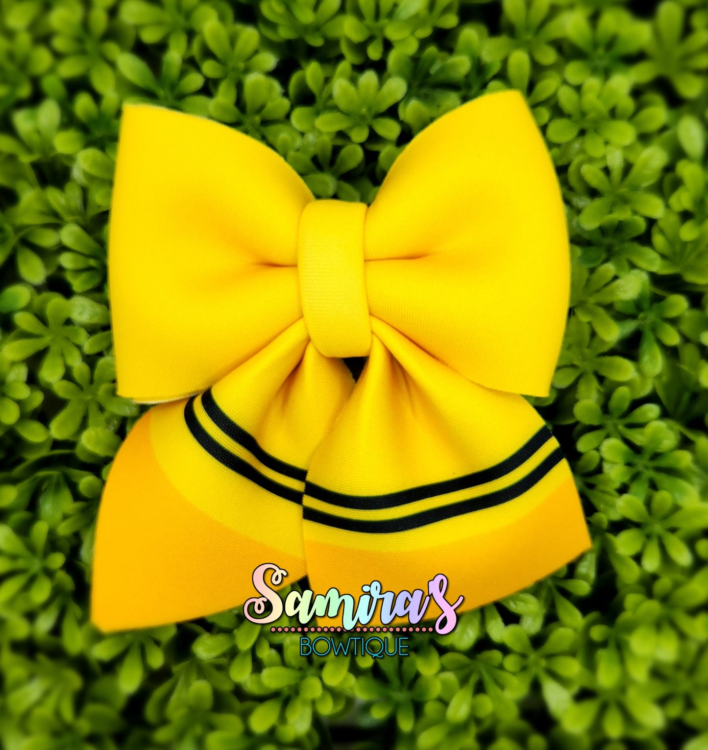 Crayon sailor bow